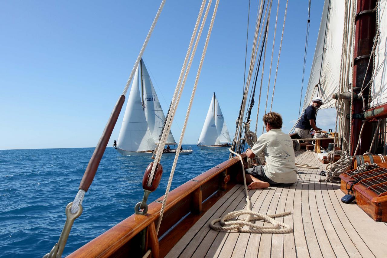 et toutes voiles dehors devant la promenade des Anglais