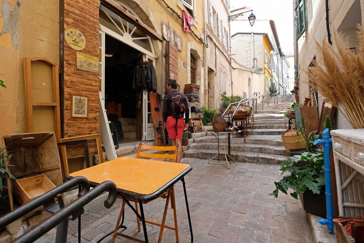 petit Montmartre marseillais » avec ses boutiques d’artisanat