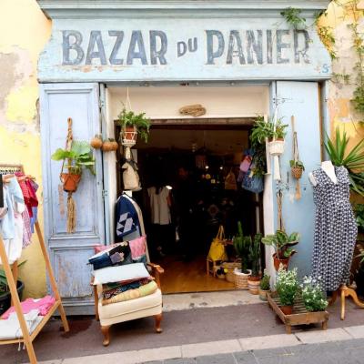 petit Montmartre marseillais » avec ses boutiques d’artisanat