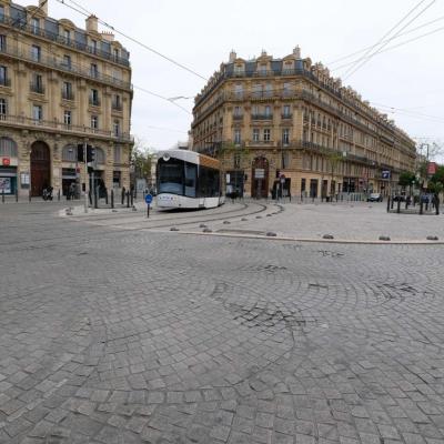 Rond point avec le tram qui m'a vraiment fait penser à Milan !