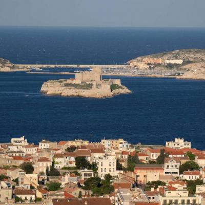 Les îles du Frioul vues de la Bonne Mère et le Chateau d'If en 1er plan