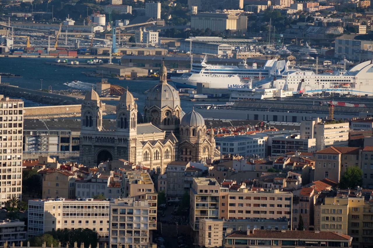 superbe panorama vu de la Bonne Mère, merci le mistral !