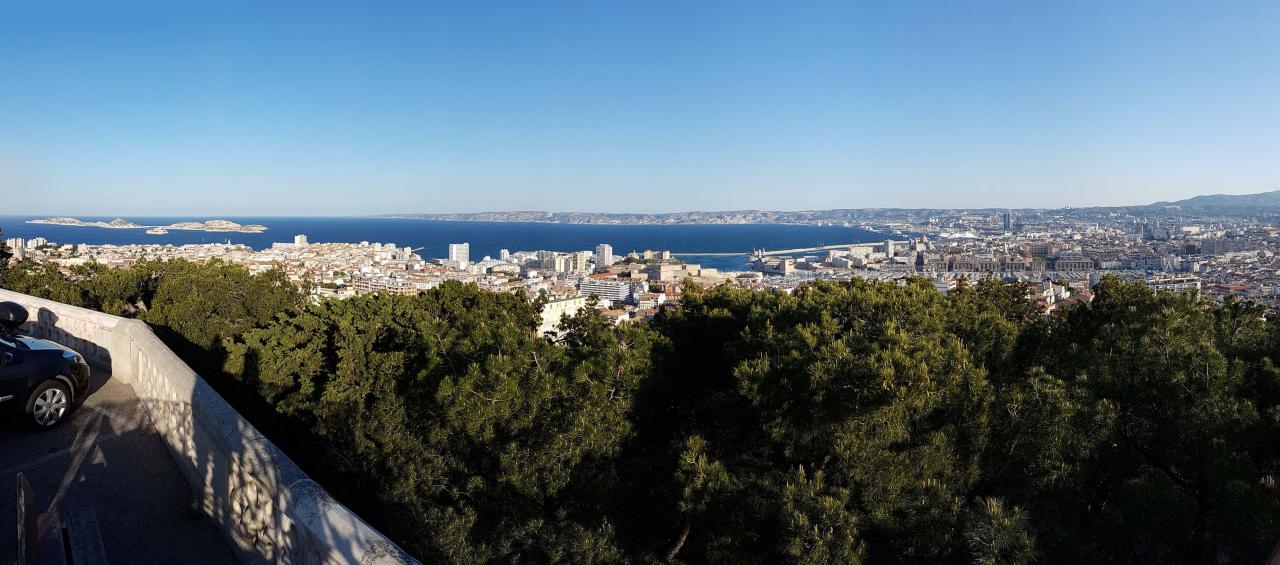 superbe panorama vu de la Bonne Mère, merci le mistral !