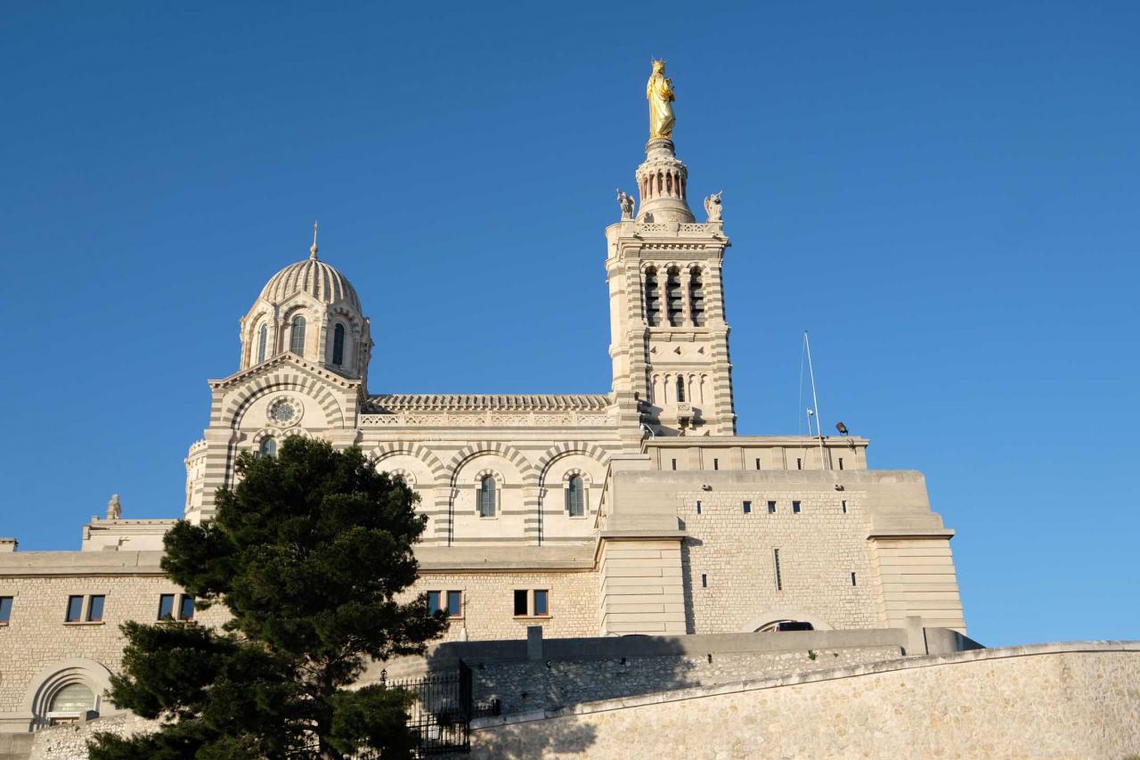 tôt le matin, je viens voir la figure emblématique de la Ville, je reviendrai le soir