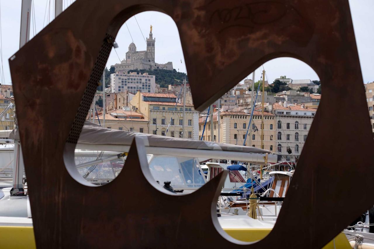 Le M de Marseille sur le vieux port