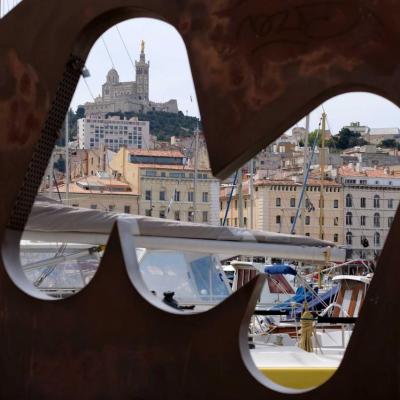 Le M de Marseille sur le vieux port