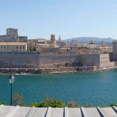 Vue magnifique sur l'entrée du Vieux Port, du Mucem et le Fort St Jean