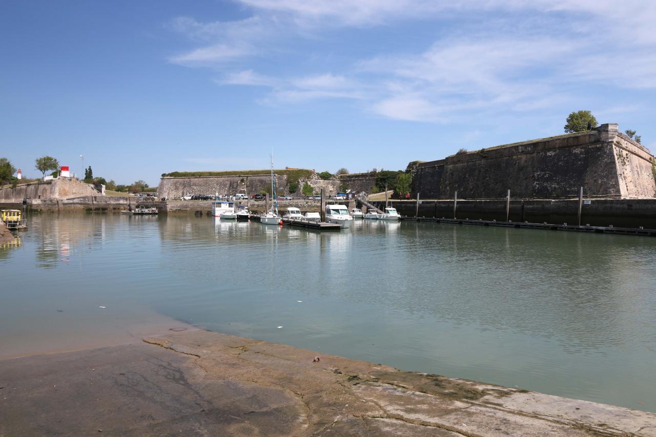 L'île d'Oléron, à marée basse, dommage, et ses cabanes colorées 