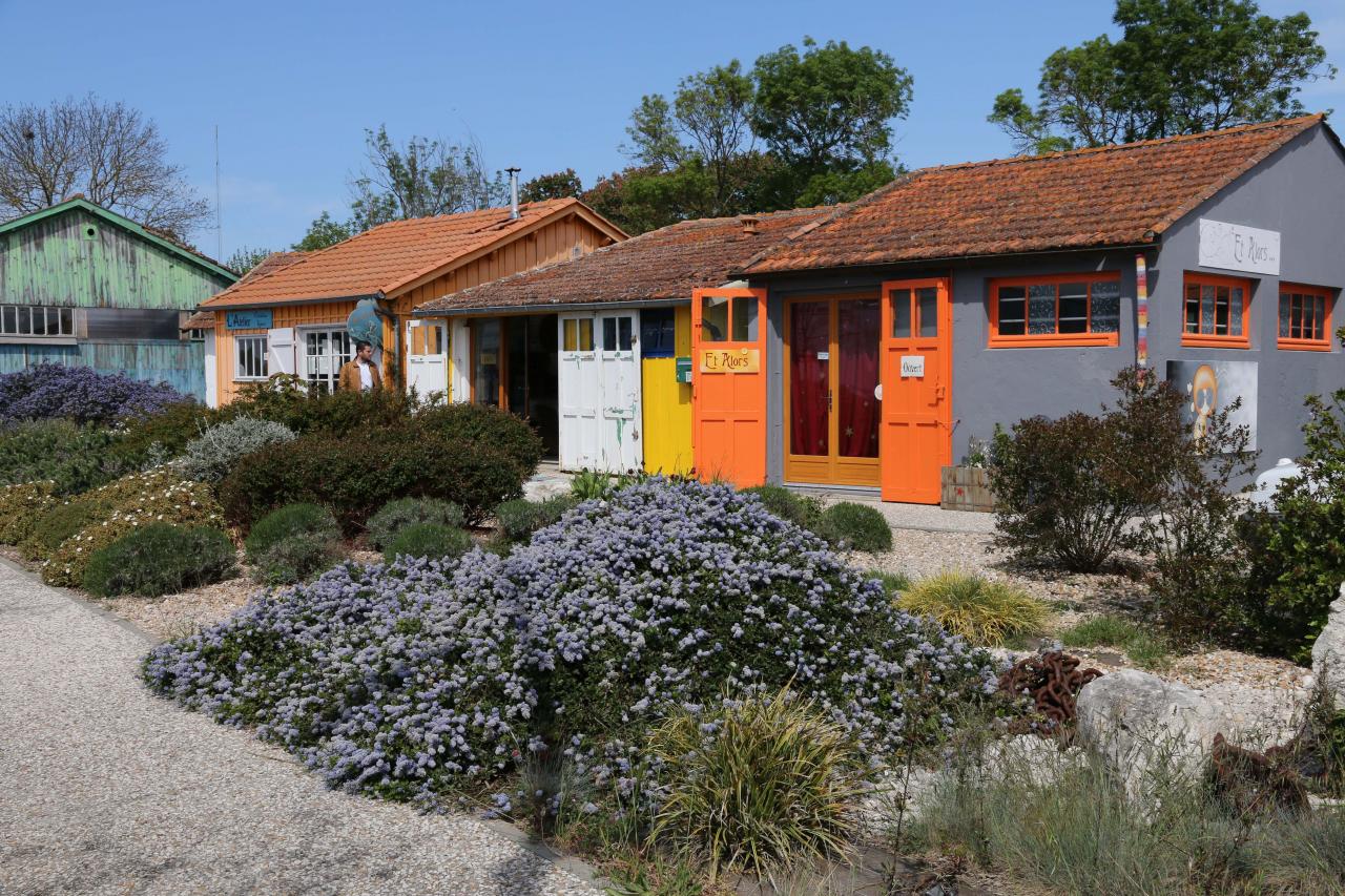 L'île d'Oléron, à marée basse, dommage, et ses cabanes colorées 