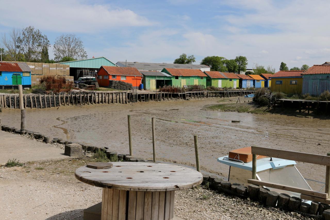 L'île d'Oléron, à marée basse, dommage, et ses cabanes colorées 