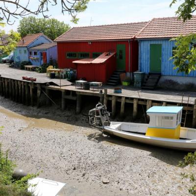 L'île d'Oléron, à marée basse, dommage, et ses cabanes colorées 