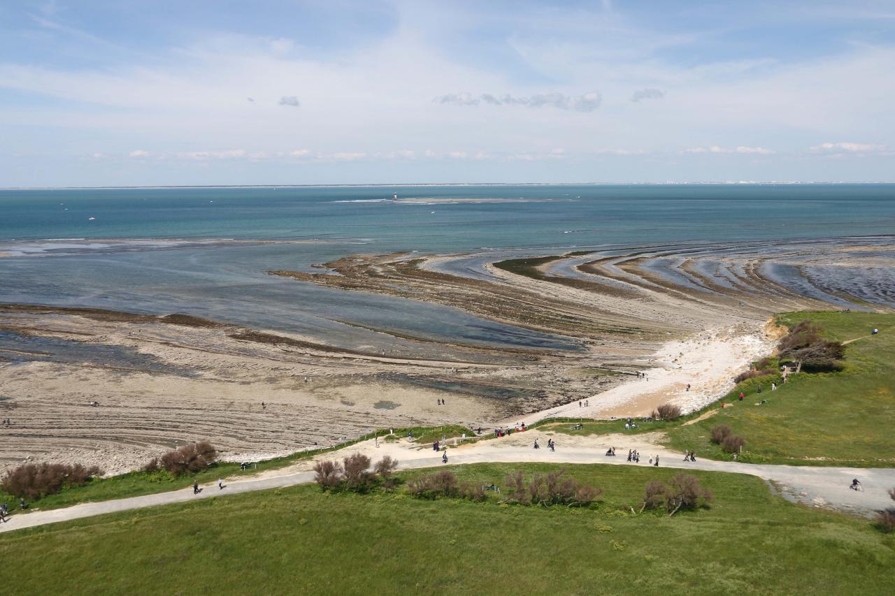 Le phare de Chassiron et la rose de vents à ses pieds - 224 marches