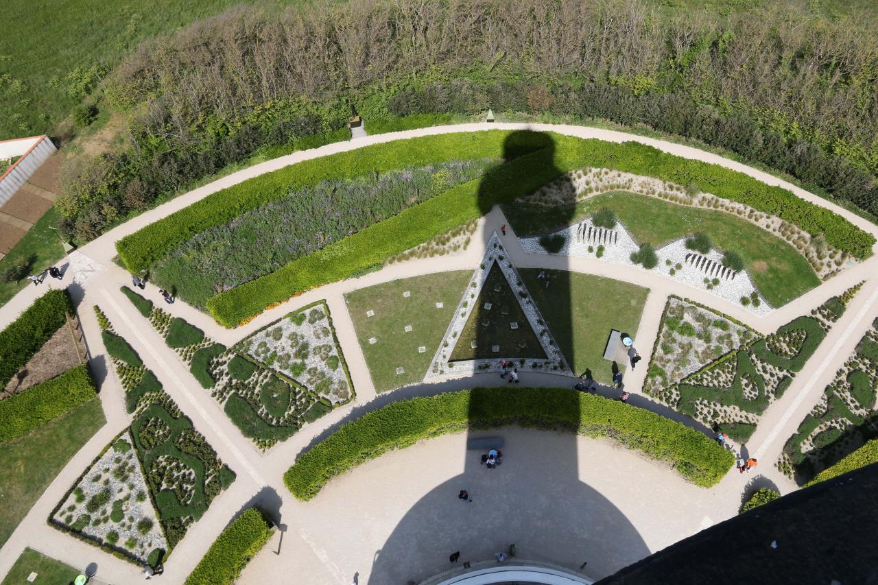 Le phare de Chassiron et la rose de vents à ses pieds - 224 marches