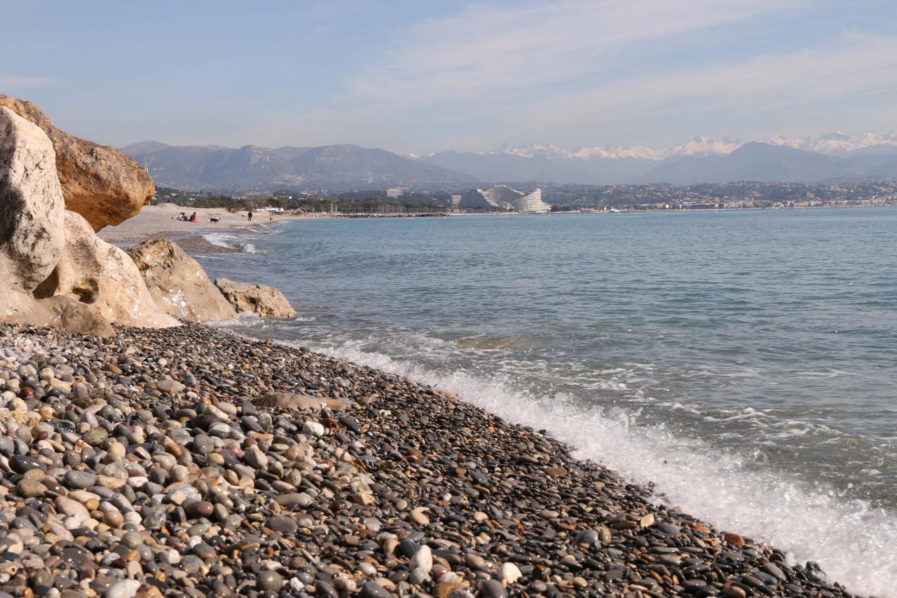 Plages de galets du bord de mer 1