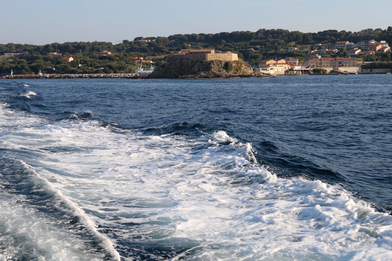 7h30 départ de la Tour Fondue pour Porquerolles