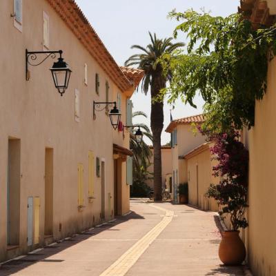 Porquerolles - Le village et ses maisons fleuries