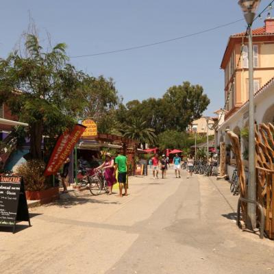 Porquerolles - Le village et ses maisons fleuries