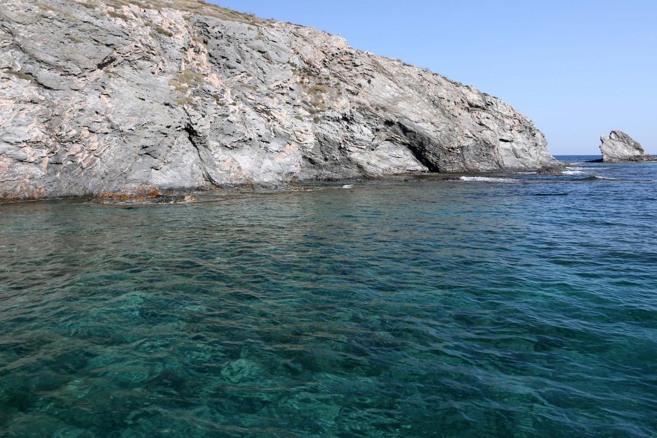 Cap des Mèdes au nord de l'île, mouillage règlementé ... 