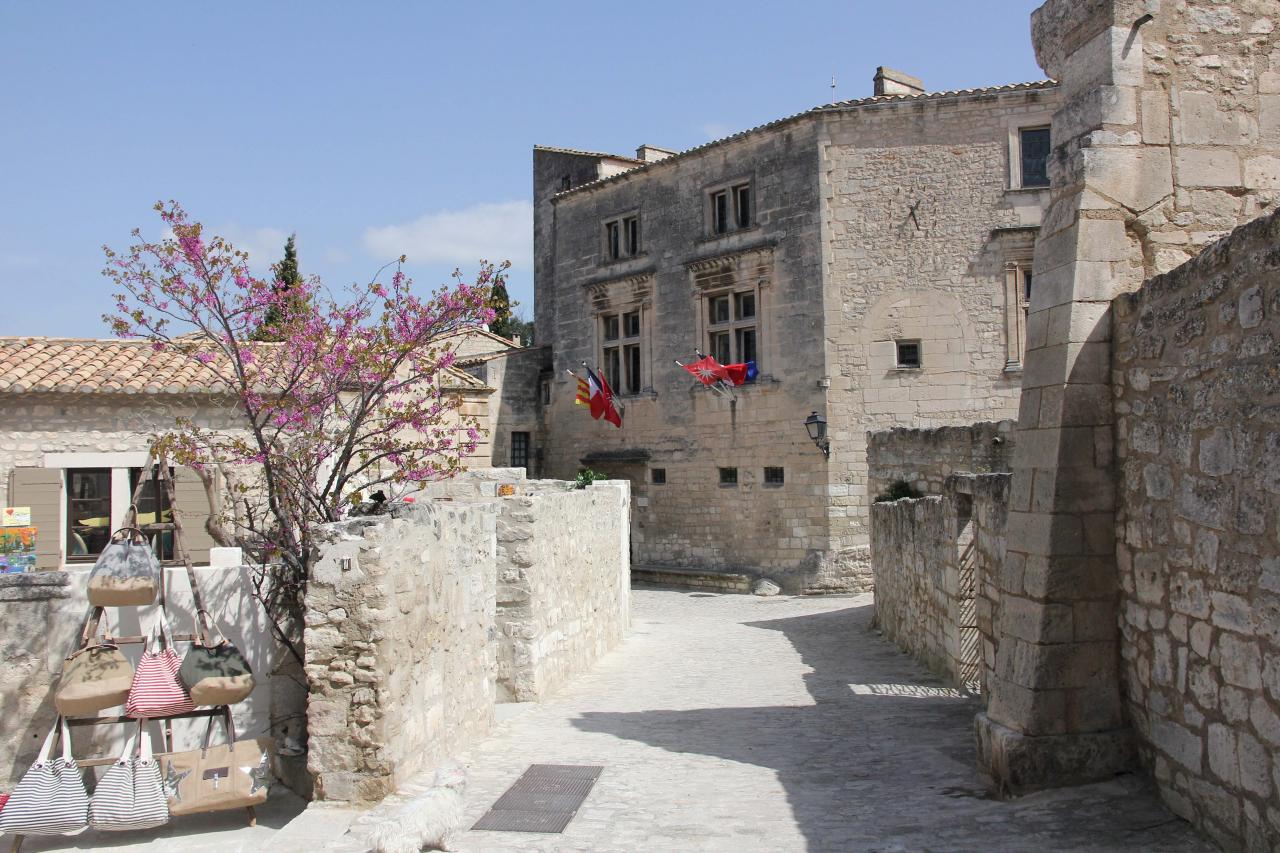 Les Baux-de-Provence un jour de mistral en avril, sans la foule !