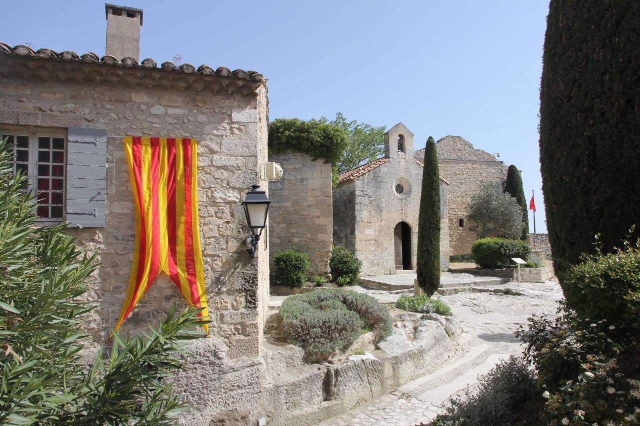 Les Baux-de-Provence un jour de mistral en avril, sans la foule !