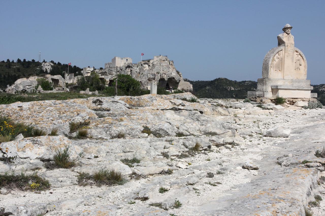 Les Baux-de-Provence un jour de mistral en avril, sans la foule !