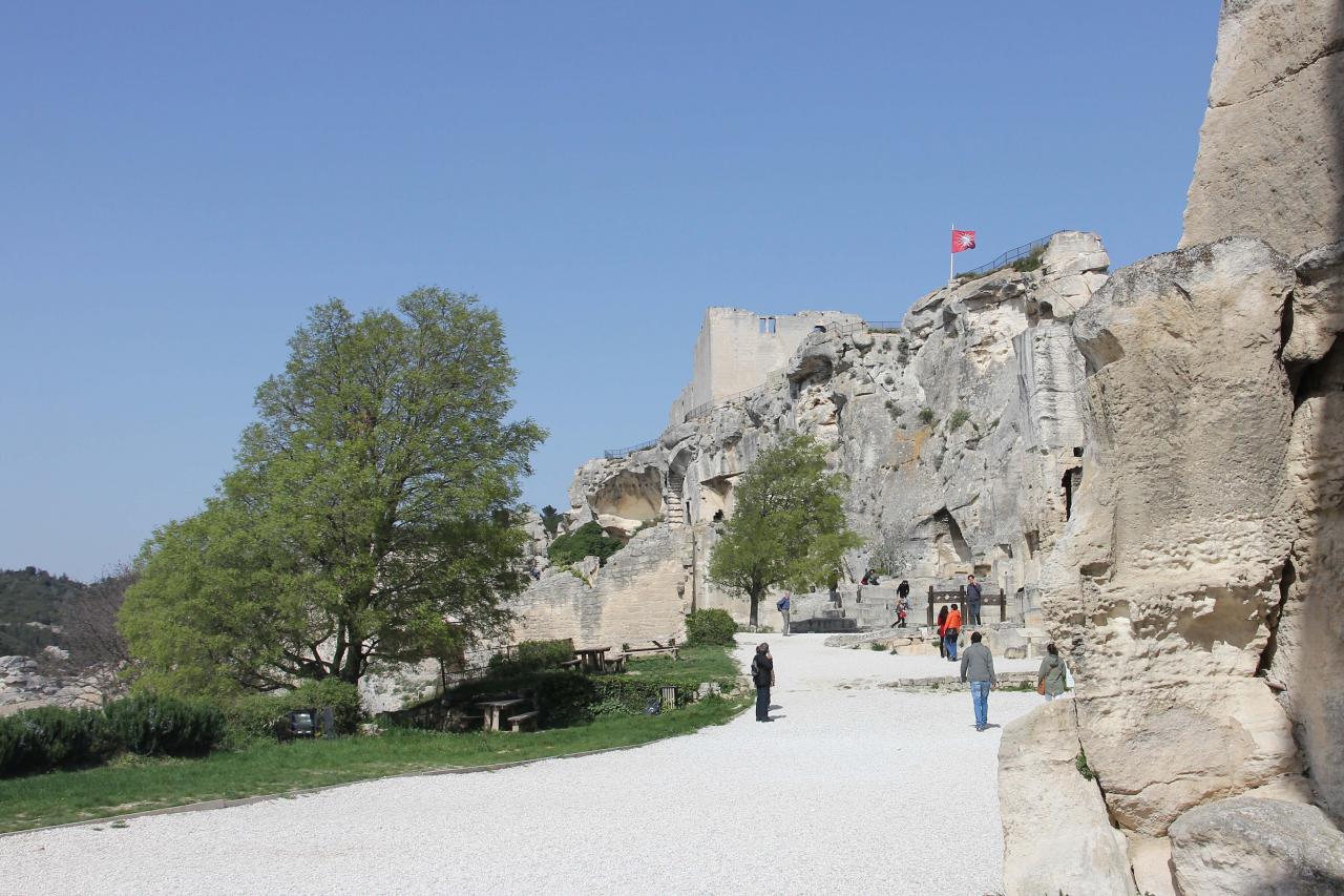 Les Baux-de-Provence un jour de mistral en avril, sans la foule !