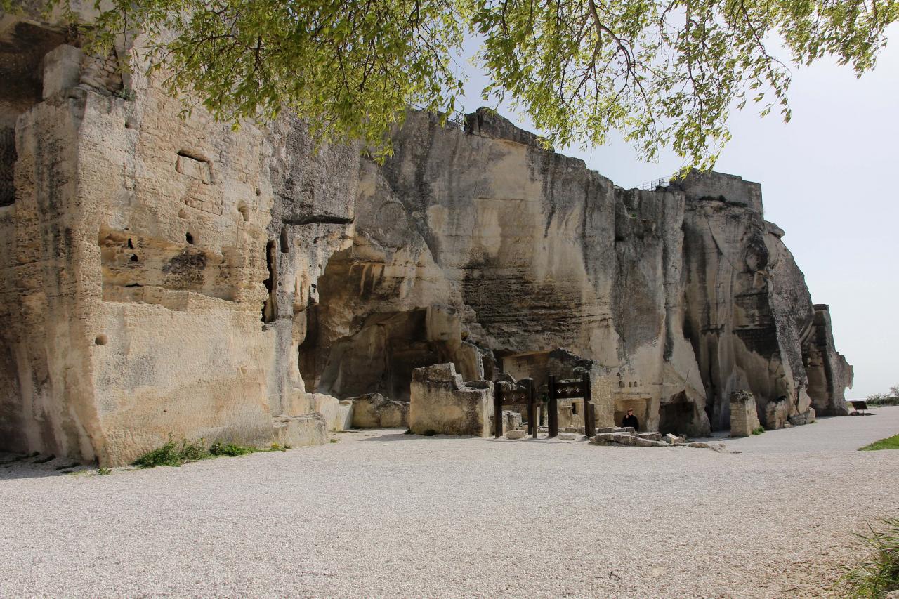 Les Baux-de-Provence un jour de mistral en avril, sans la foule !