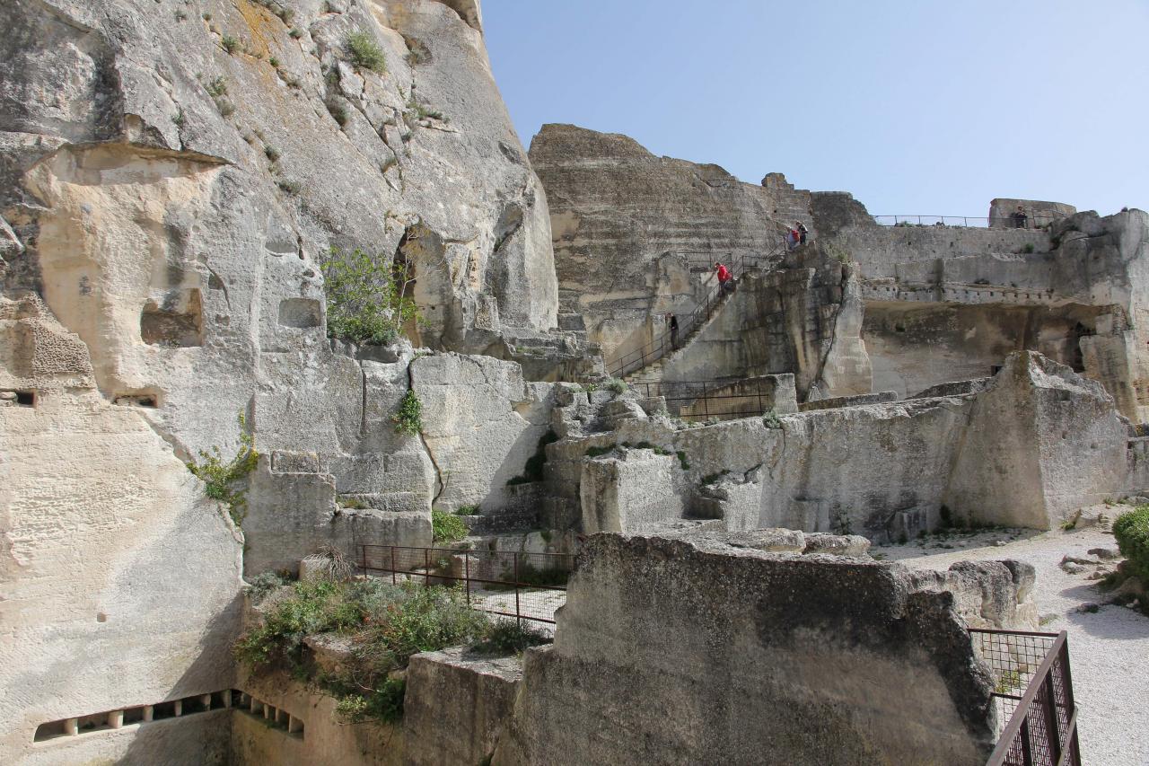 Les Baux-de-Provence un jour de mistral en avril, sans la foule !