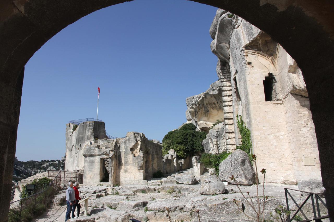 Les Baux-de-Provence un jour de mistral en avril, sans la foule !