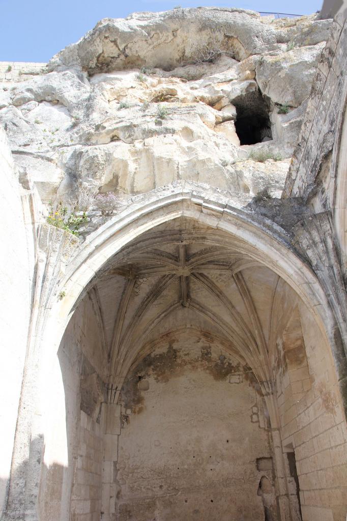 Les Baux-de-Provence un jour de mistral en avril, sans la foule !