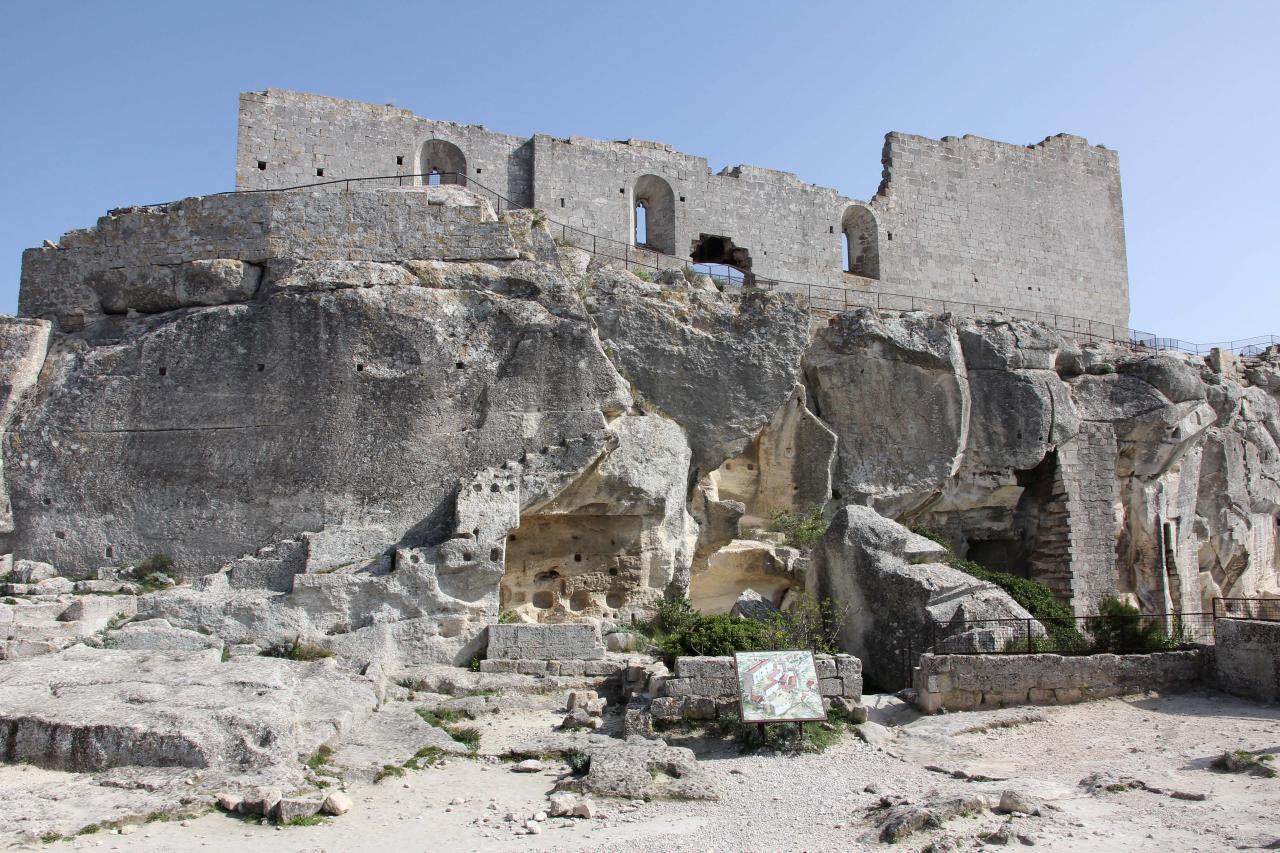 Les Baux-de-Provence un jour de mistral en avril, sans la foule !