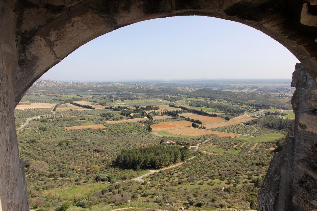 Les Baux-de-Provence un jour de mistral en avril, sans la foule !