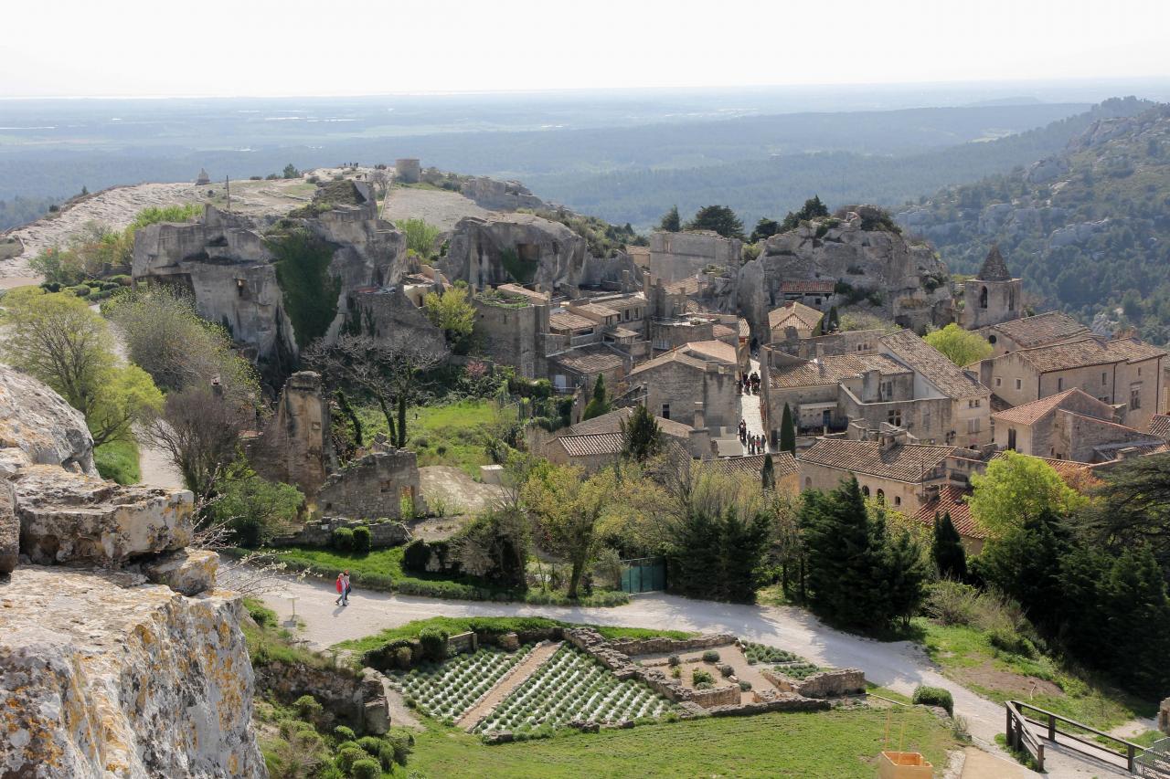 Les Baux-de-Provence un jour de mistral en avril, sans la foule !