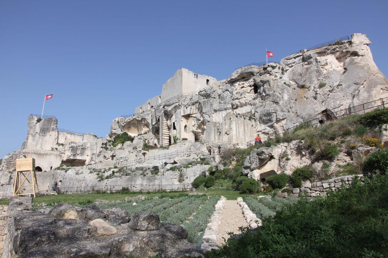 Les Baux-de-Provence un jour de mistral en avril, sans la foule !