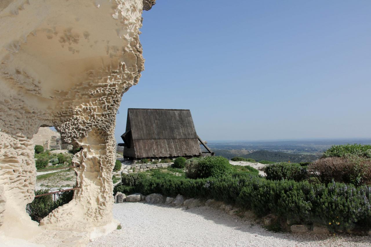 Les Baux-de-Provence un jour de mistral en avril, sans la foule !