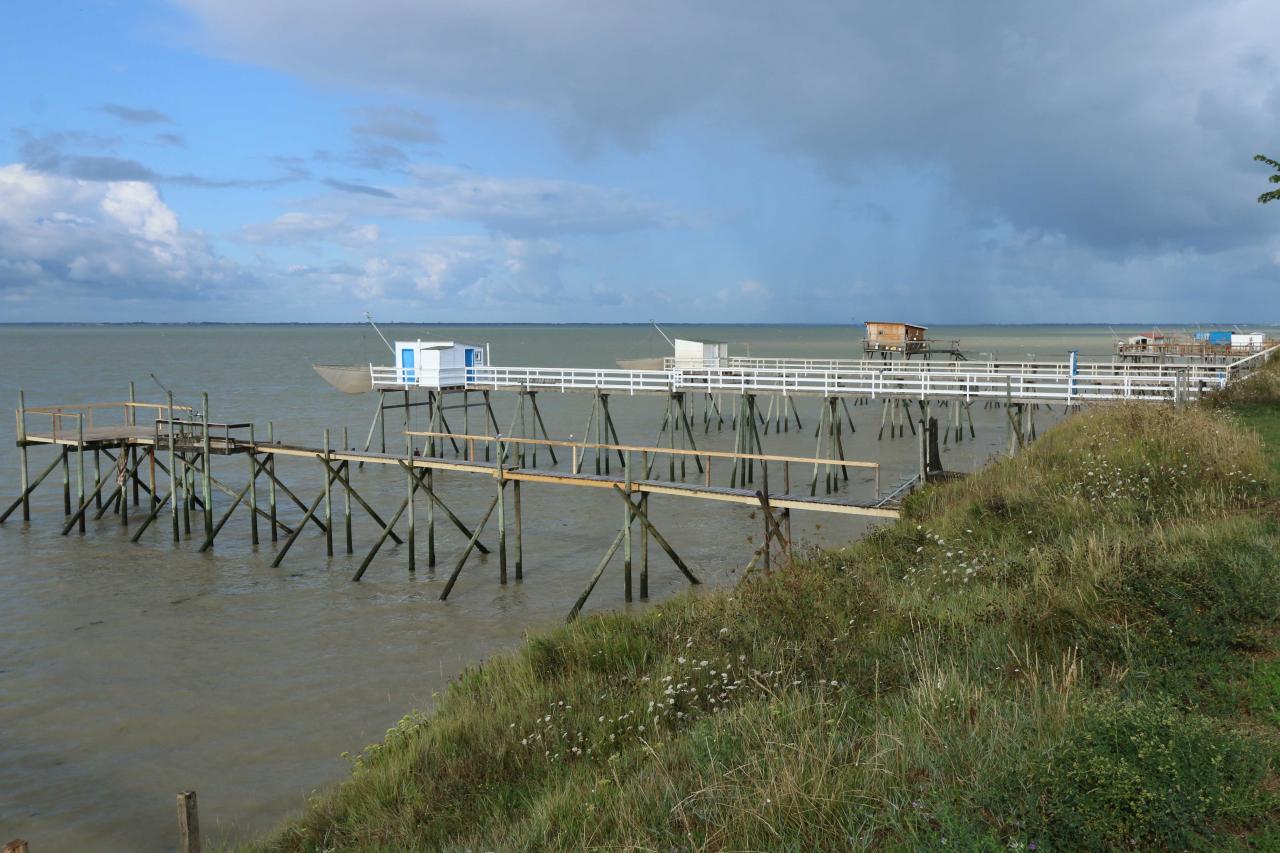 Port des Barques face à Fouras et relié par une passe à l'île Madame