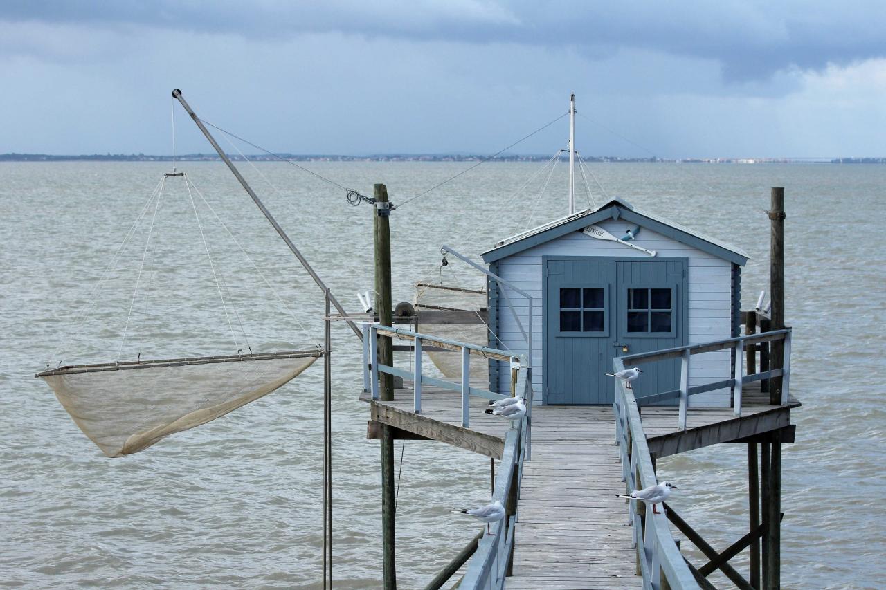 Port des Barques face à Fouras et relié par une passe à l'île Madame