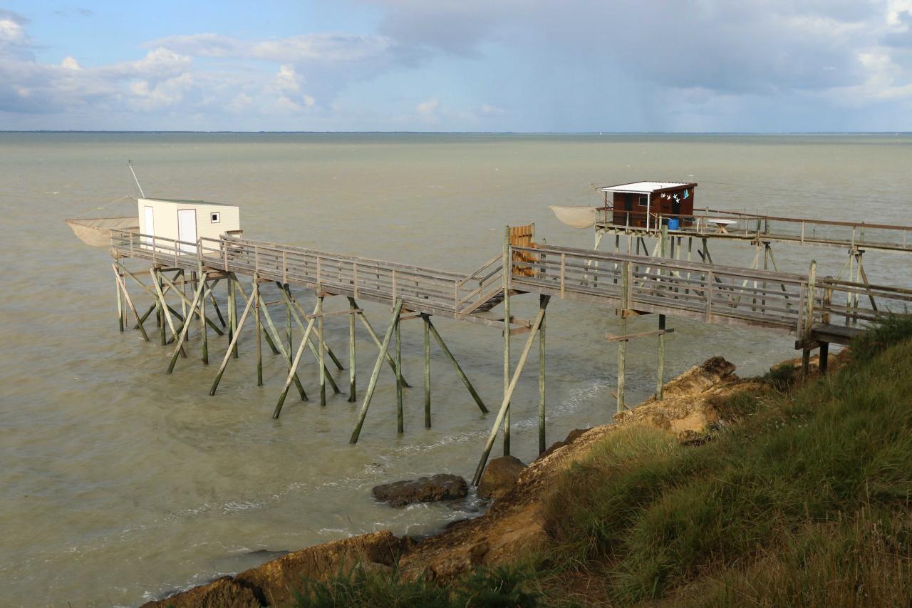 Port des Barques face à Fouras et relié par une passe à l'île Madame