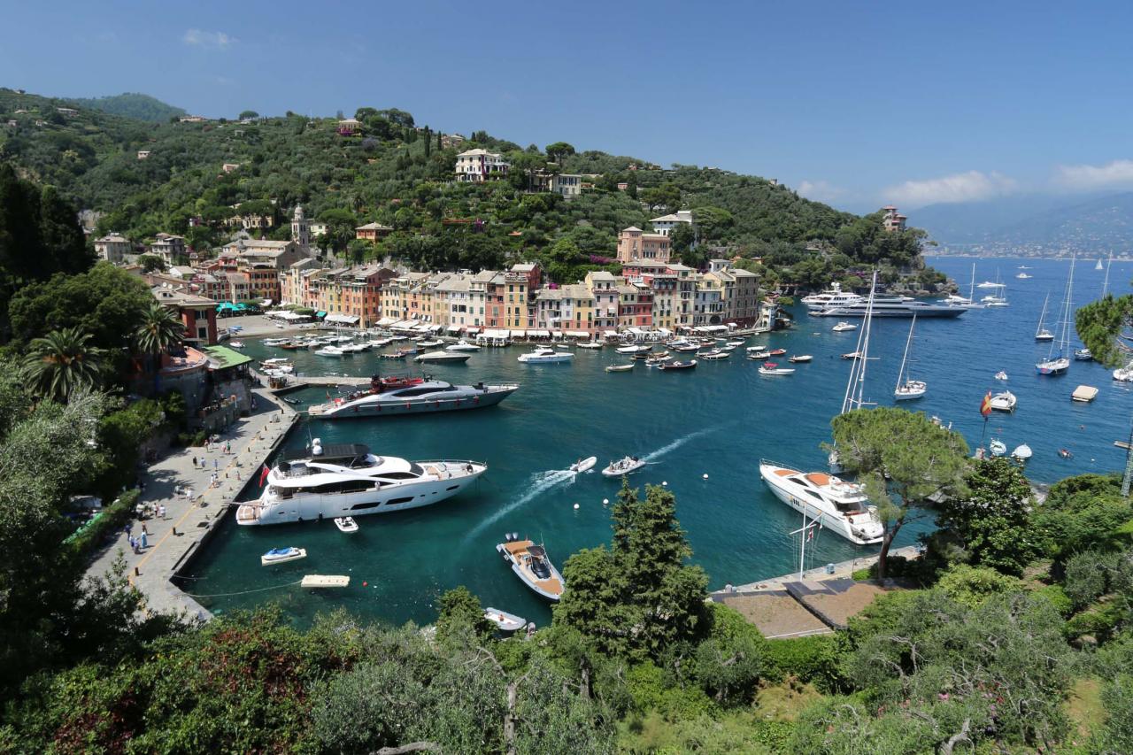 Beau point de vue sur Portofino, de l'église San Giogio