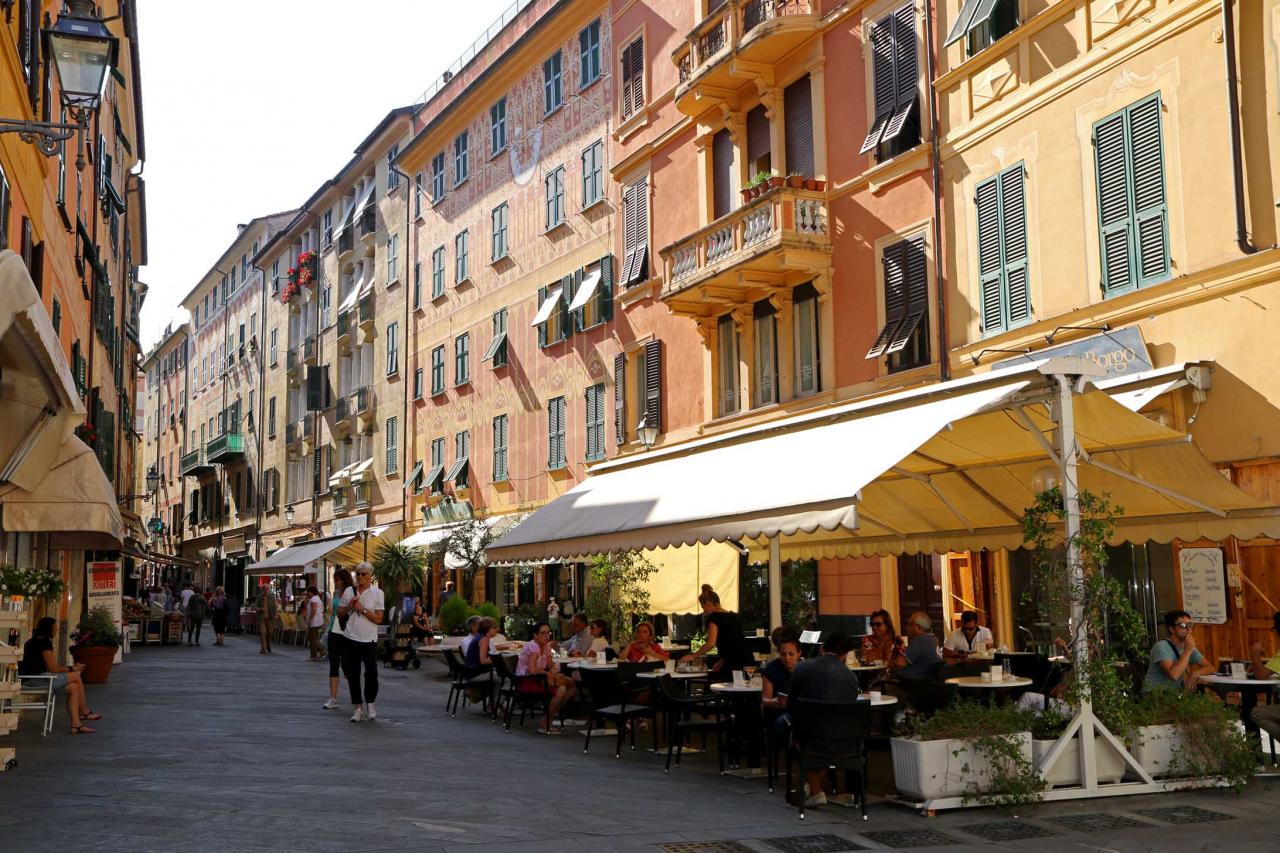 Les façades colorées et peintes en trompe l'oeil de Ste Margherita