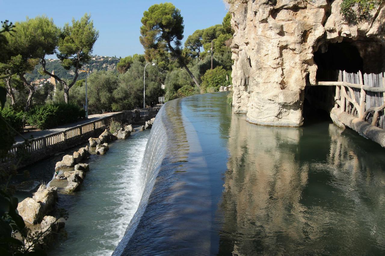 Cascade de Gairaut, chute d'eau artificielle construite au XIXè siècle