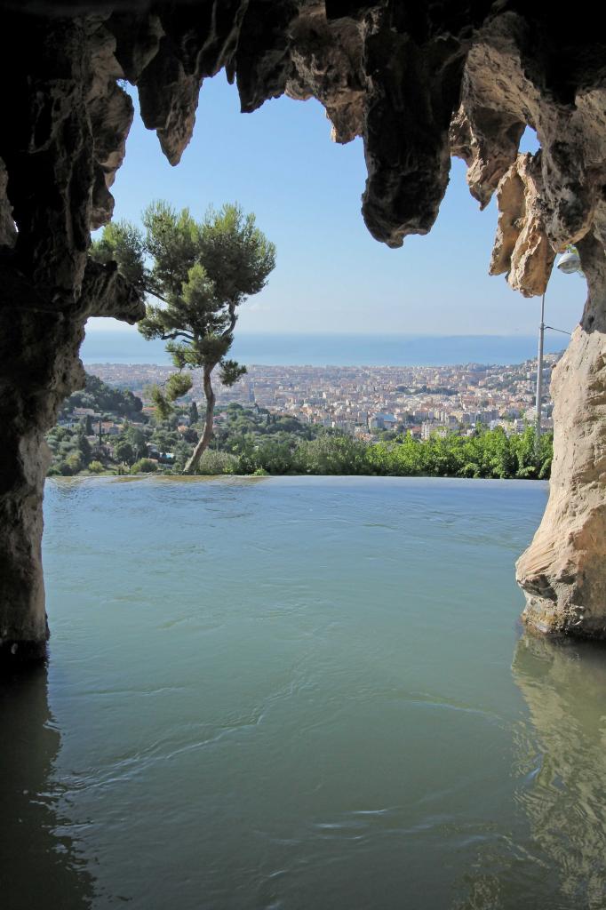 Cascade de Gairaut, chute d'eau artificielle construite au XIXè siècle