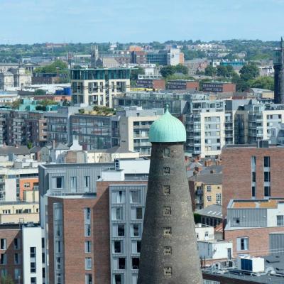 terrasse ronde et vitrifiée, surplombant Dublin sur 360 degrés !