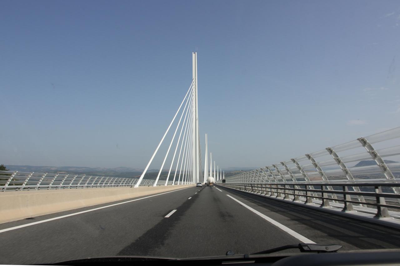 Le Viaduc de Millau long de 2460m