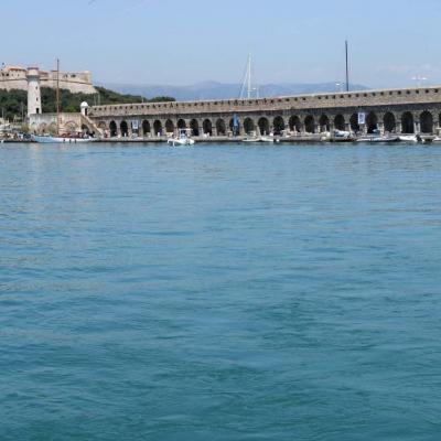 Port Vauban avec les quais vides lors des voiles d'Antibes juin 2014