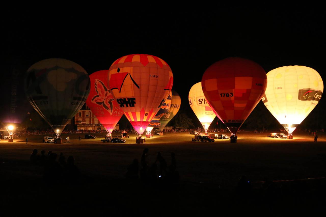 et surprise son et lumière avec les montgolfières mais sans trépied !