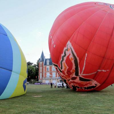 Préparation des ballons avant l'envol entre 5h30 et 6h du matin !!