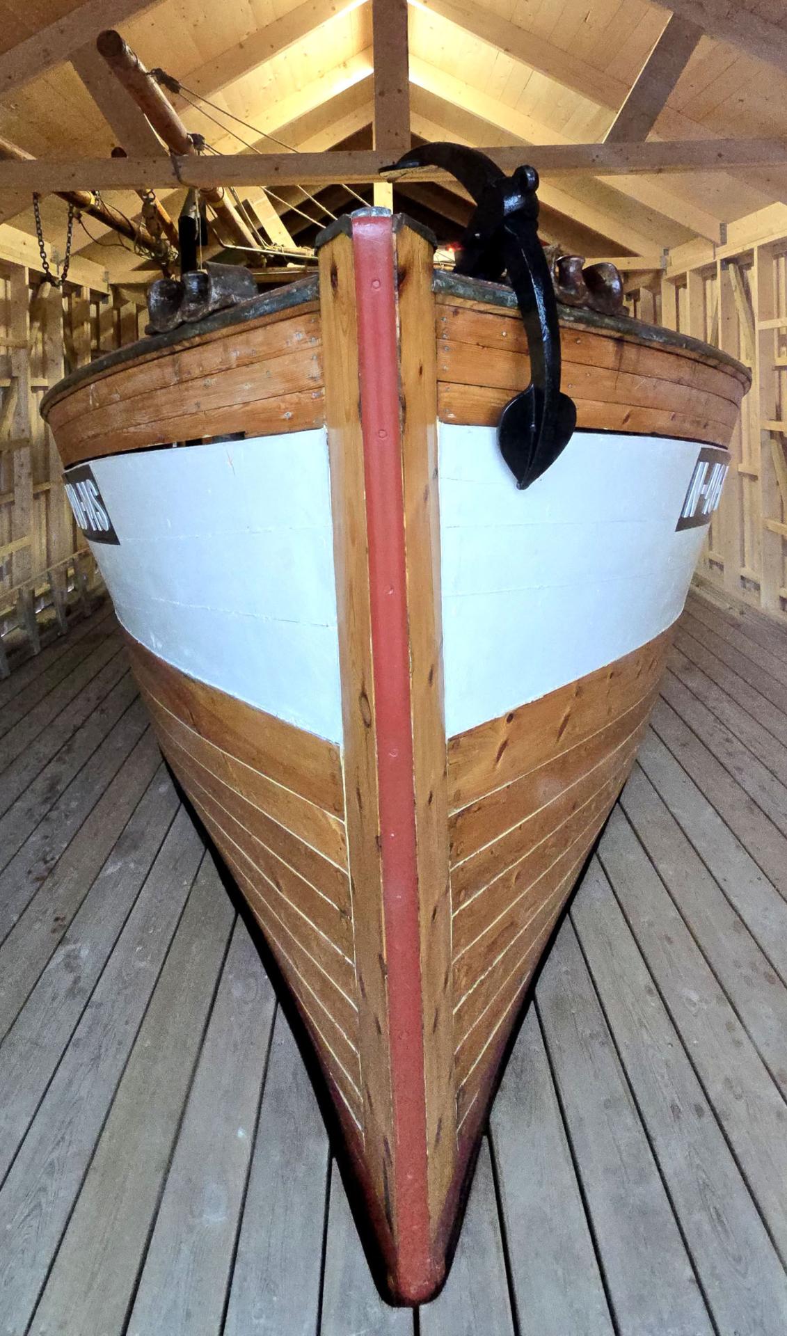 et son garage à bateau