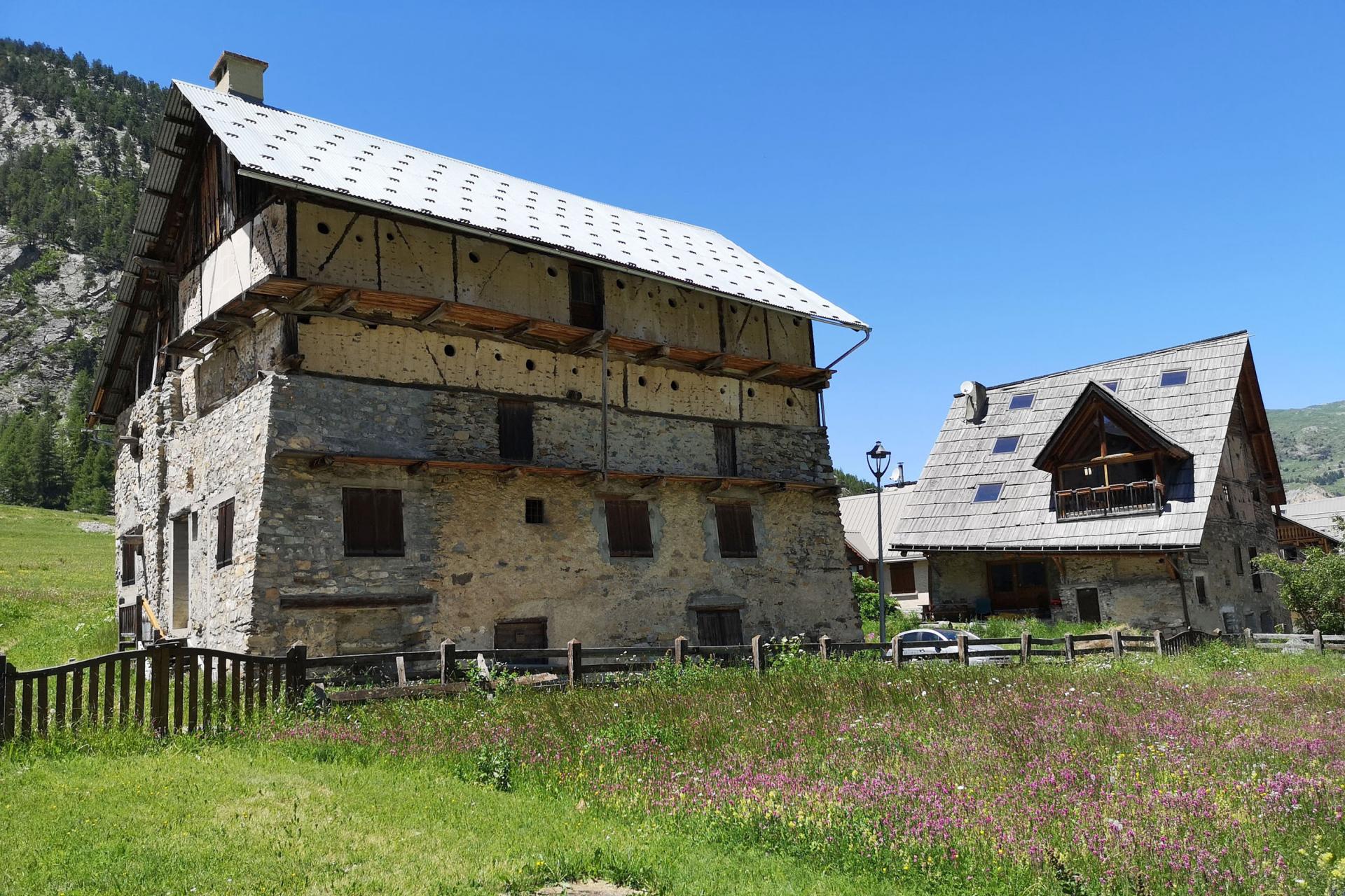 Arvieux au pied du col