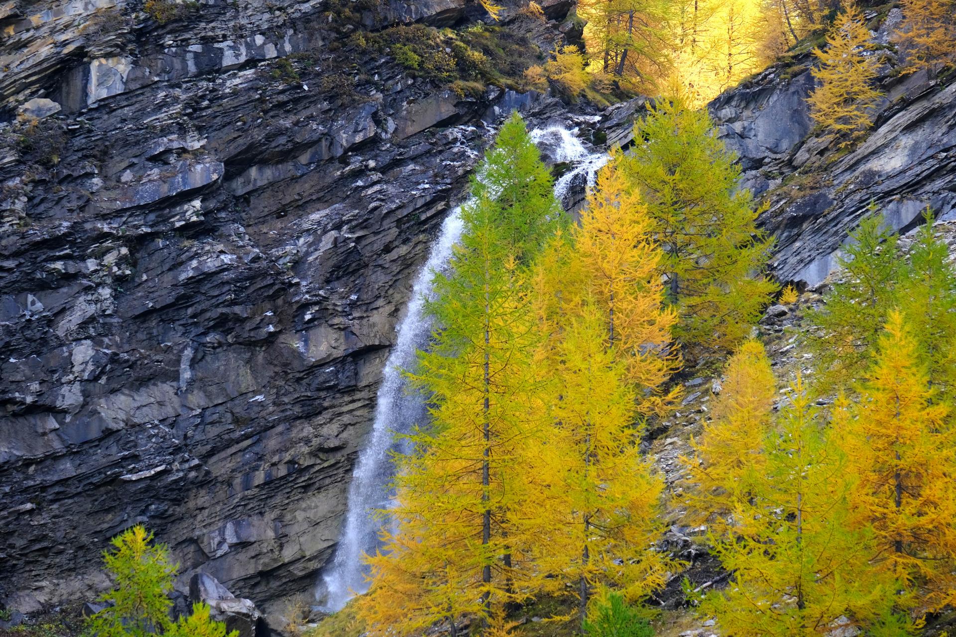 Cascade de Razis par le parcours des Fées